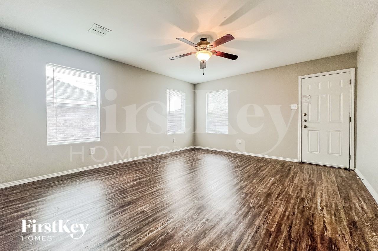 2025 Kickapoo Trl - Photo 4 of 16