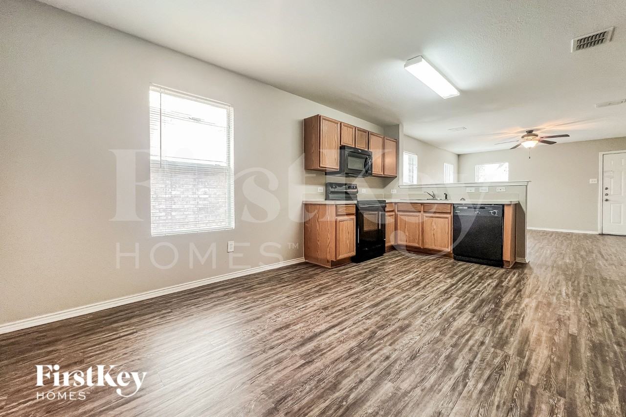 2025 Kickapoo Trl - Photo 5 of 16