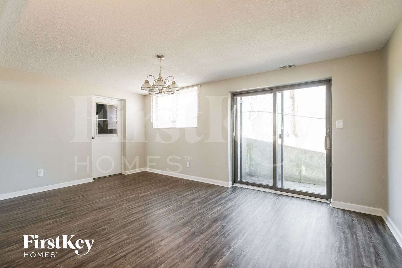 2020 Belmont Blvd - Photo 5 of 14