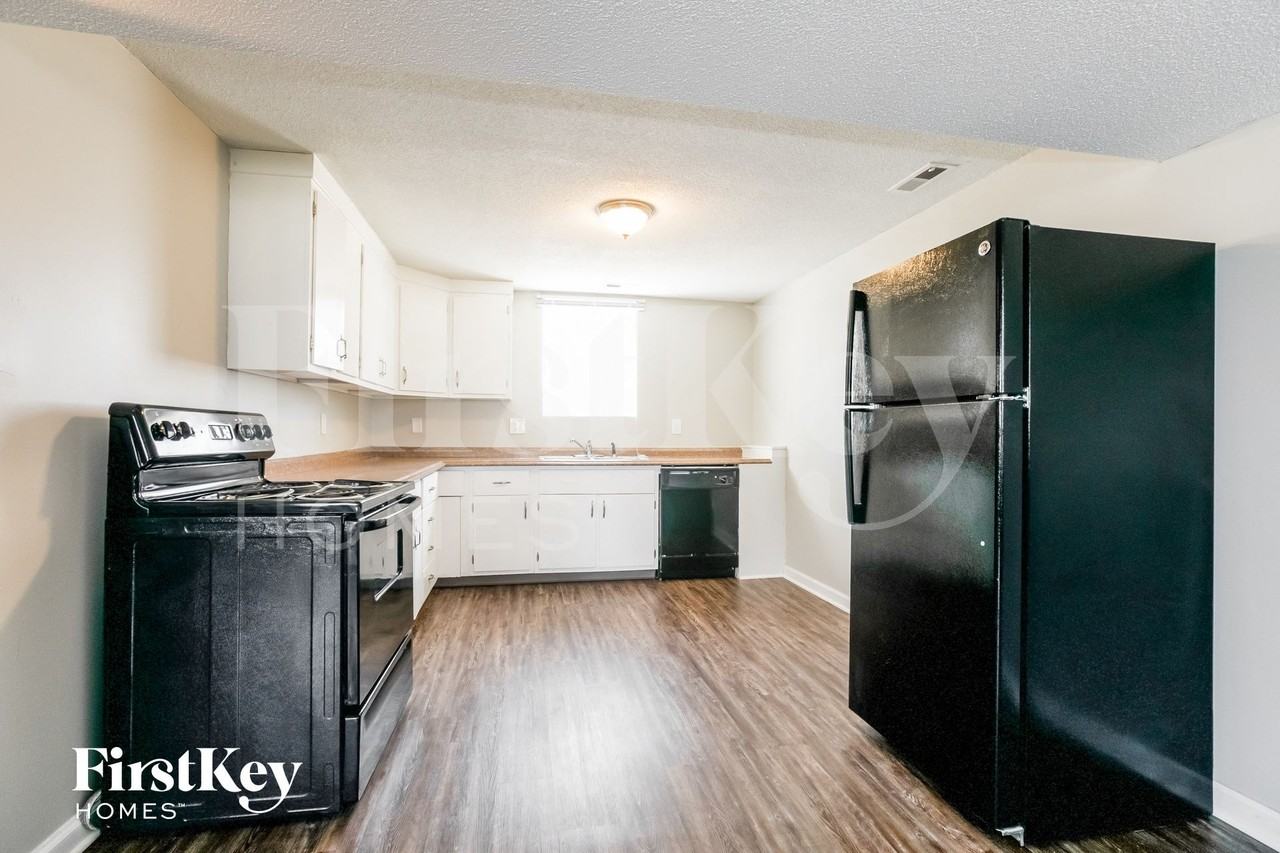 2020 Belmont Blvd - Photo 6 of 14