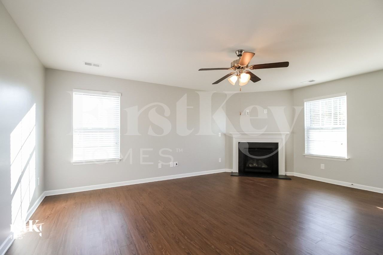 1655 Haddington Point Dr - Photo 3 of 15