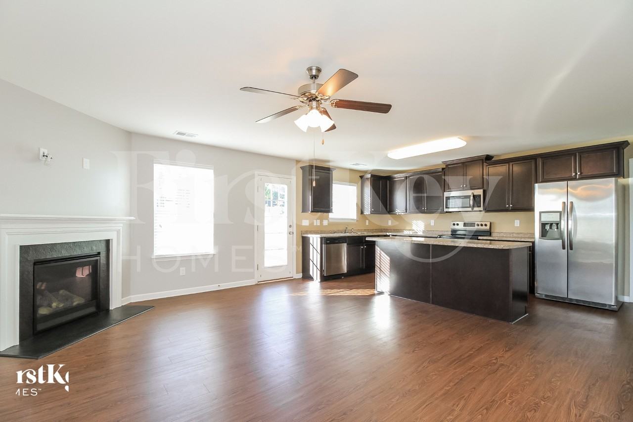 1655 Haddington Point Dr - Photo 4 of 15