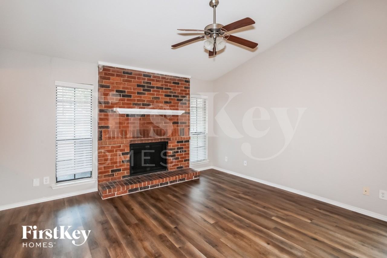 1502 Barbara Ln - Photo 2 of 15