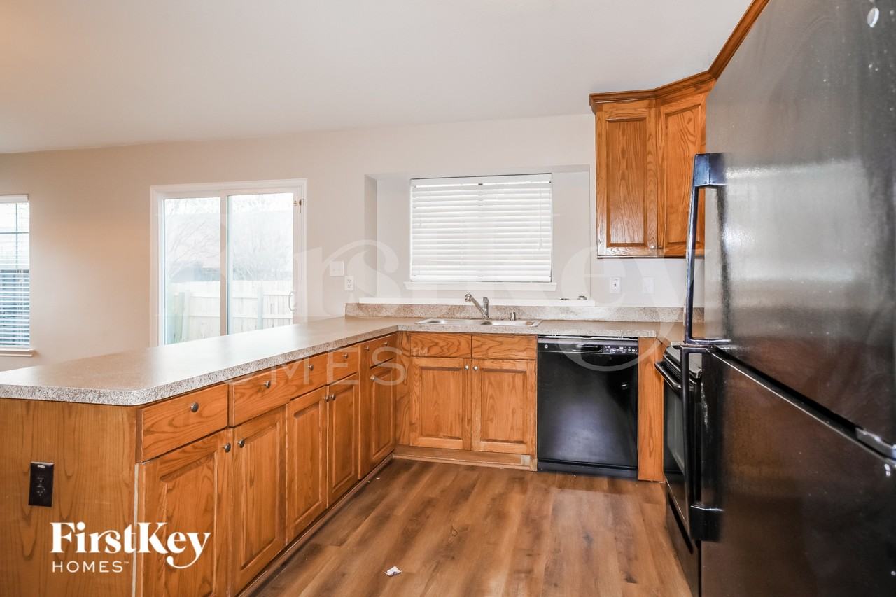 1502 Barbara Ln - Photo 6 of 15