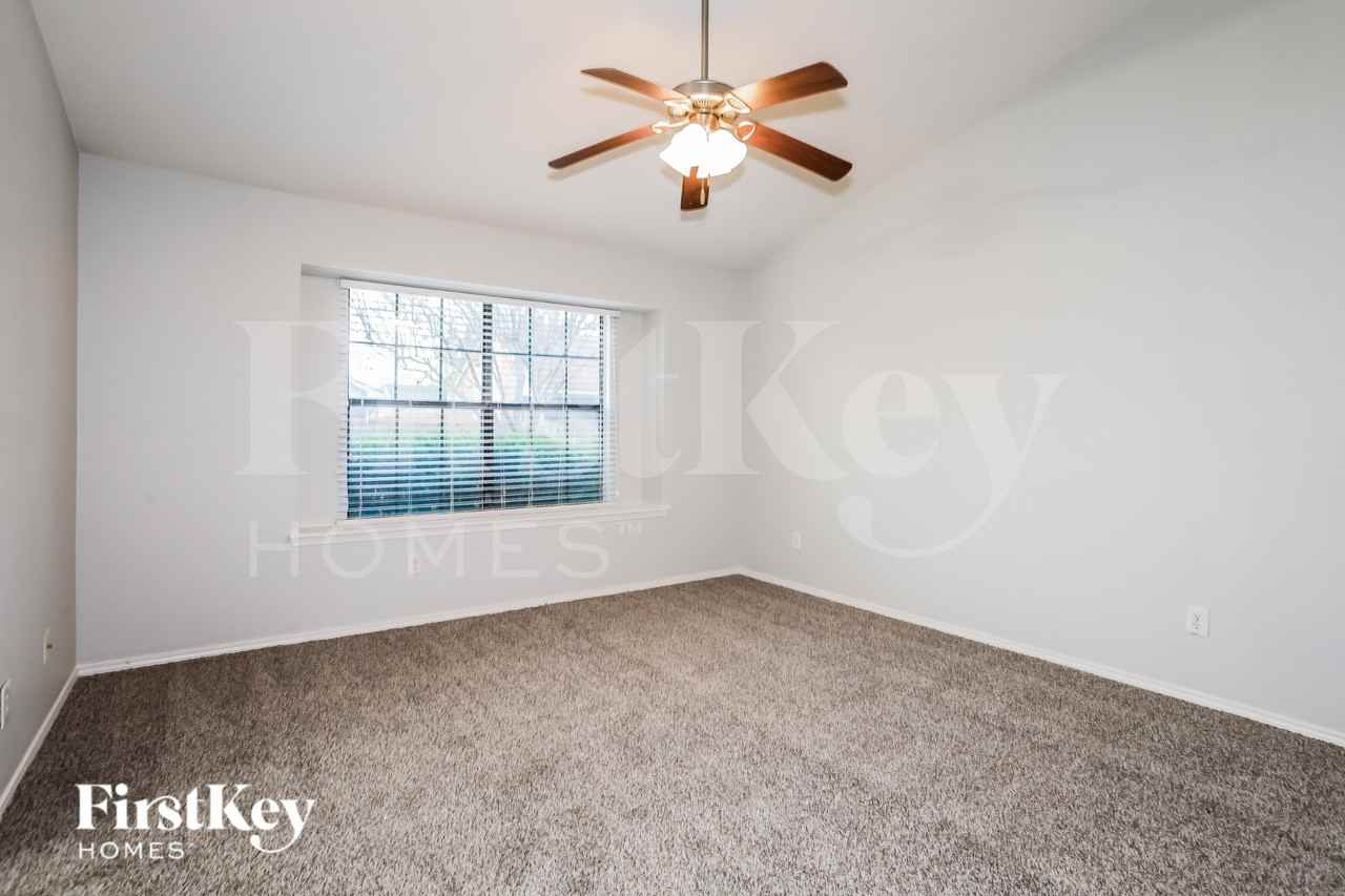 1502 Barbara Ln - Photo 7 of 15