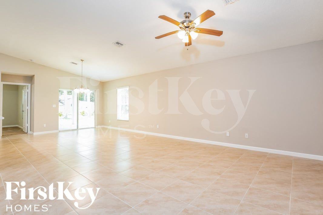 1148 Sw Ackard Ave - Photo 3 of 15