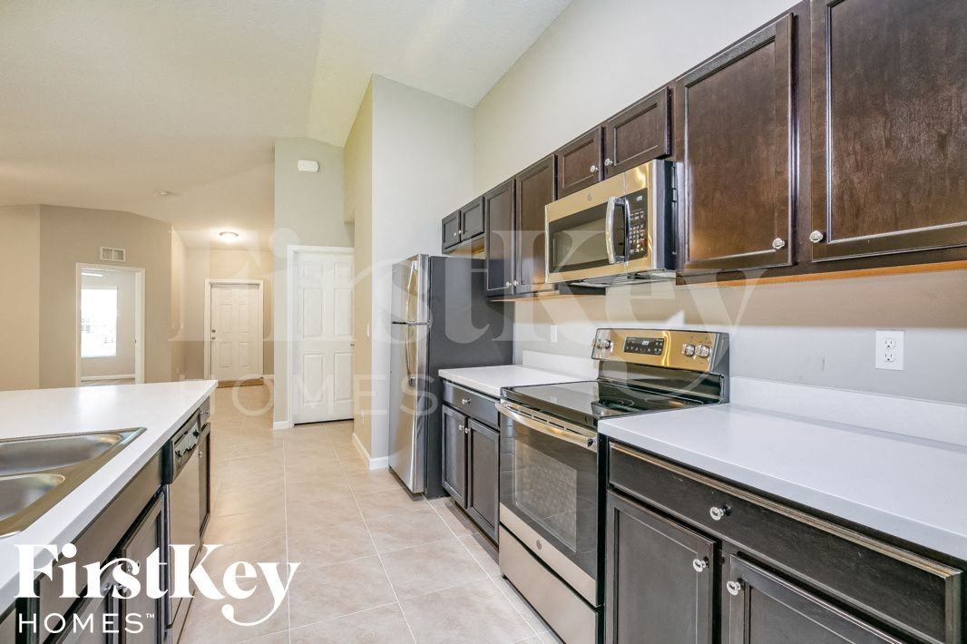 1148 Sw Ackard Ave - Photo 5 of 15