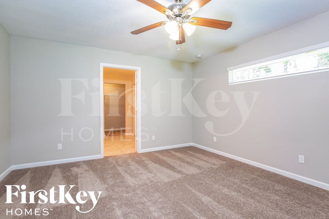 1148 Sw Ackard Ave - Photo 6 of 15