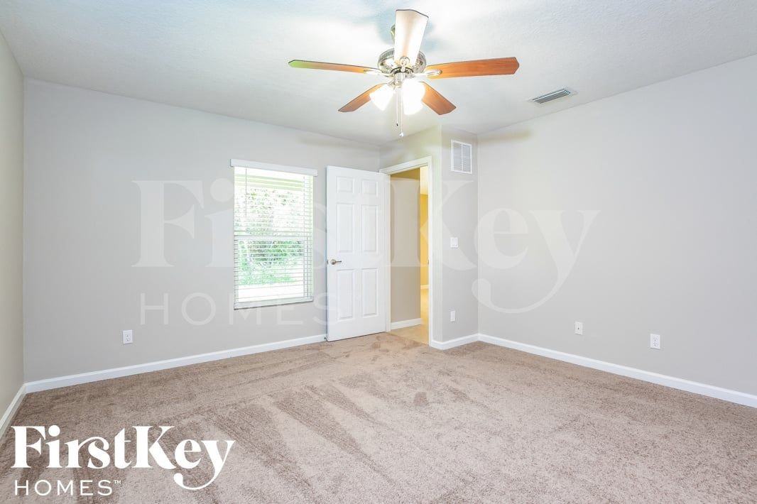 1148 Sw Ackard Ave - Photo 7 of 15