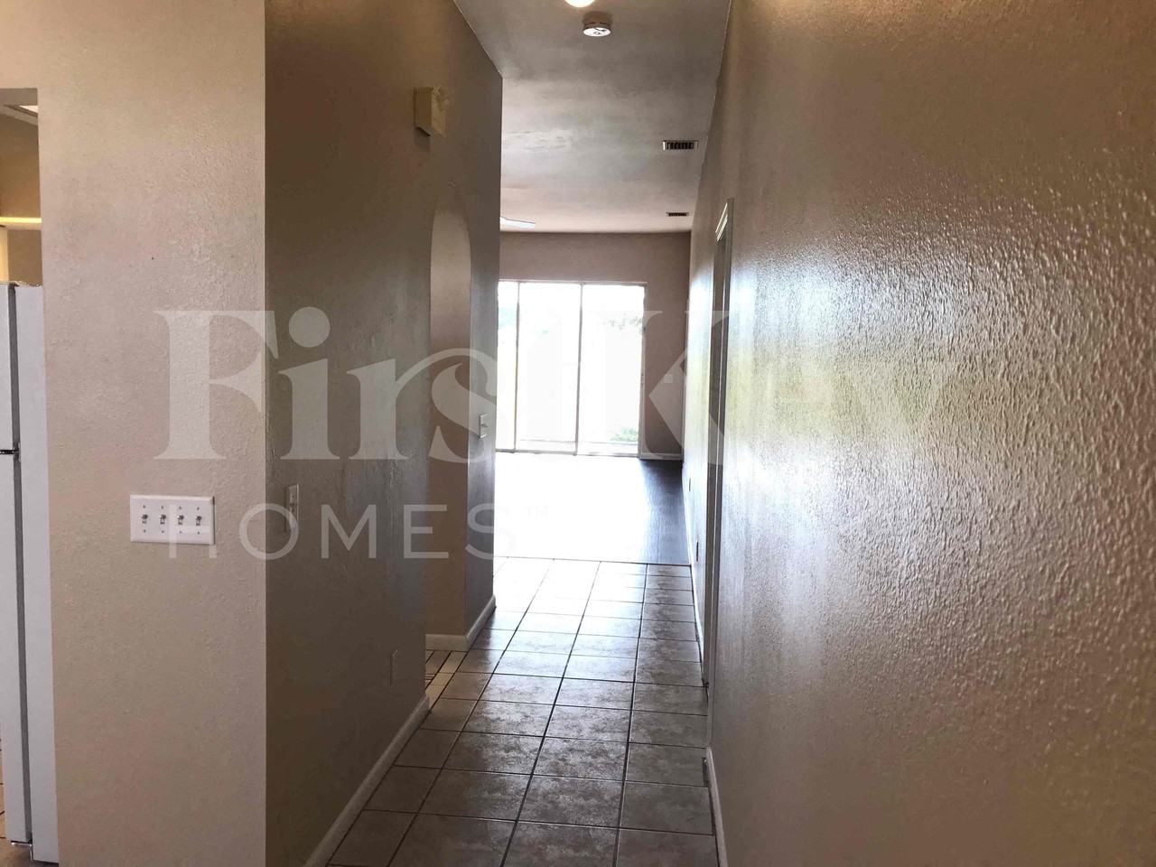 1036 Se 11th Ter - Photo 3 of 19