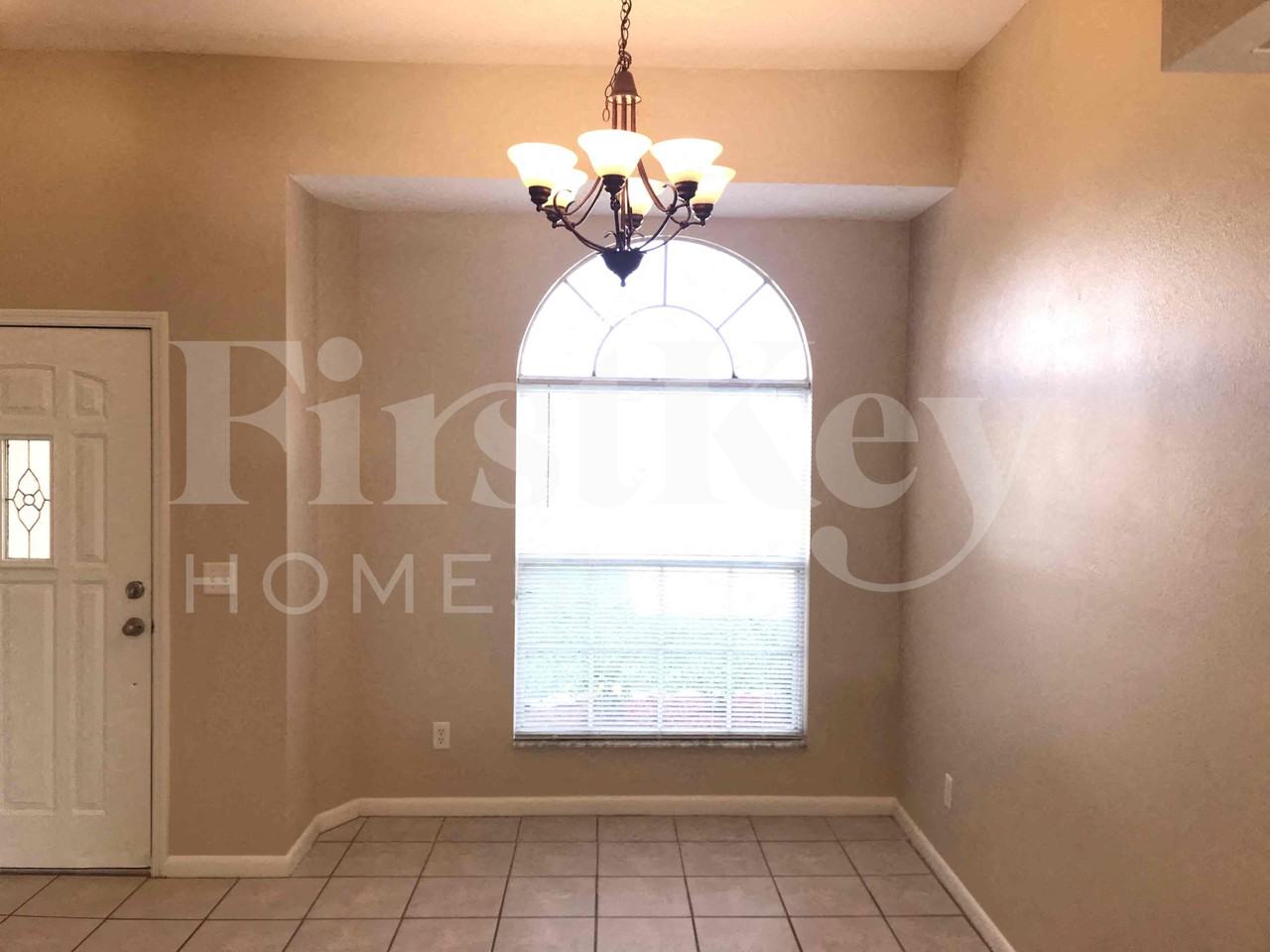 1036 Se 11th Ter - Photo 4 of 19