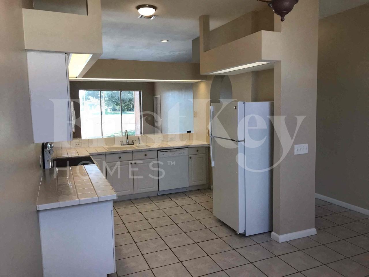 1036 Se 11th Ter - Photo 5 of 19