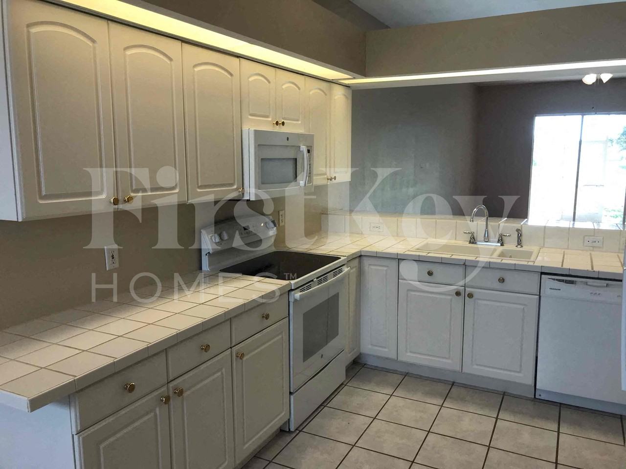 1036 Se 11th Ter - Photo 6 of 19