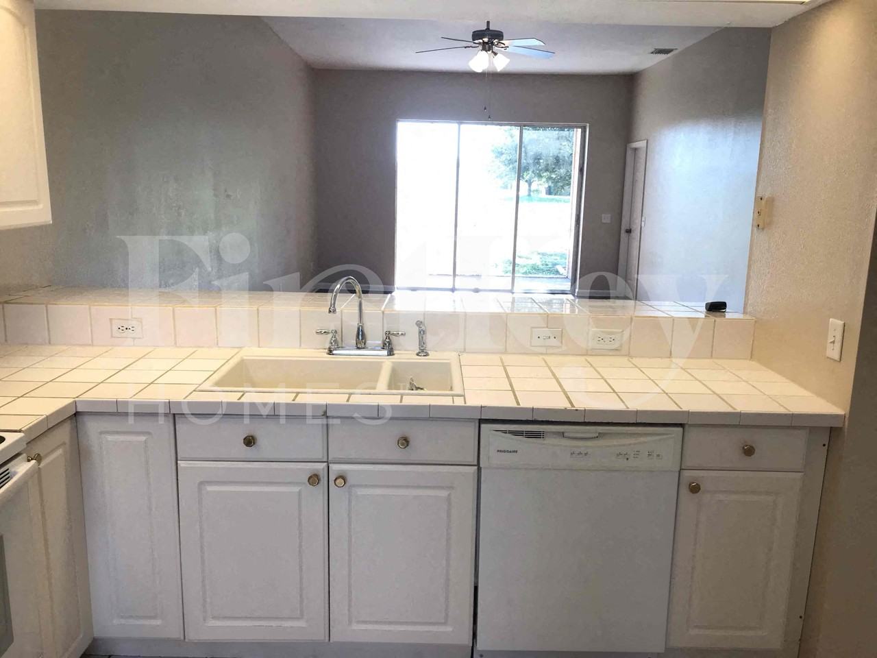 1036 Se 11th Ter - Photo 7 of 19