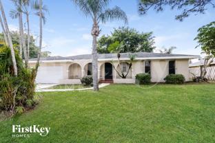 1032 Se Floresta Dr - Photo 1 of 1