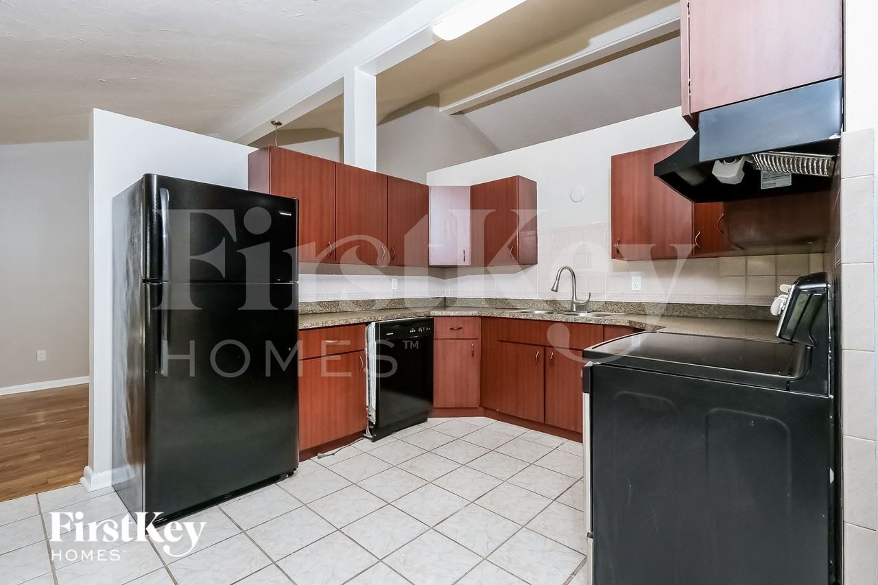 1032 Se Floresta Dr - Photo 6 of 15