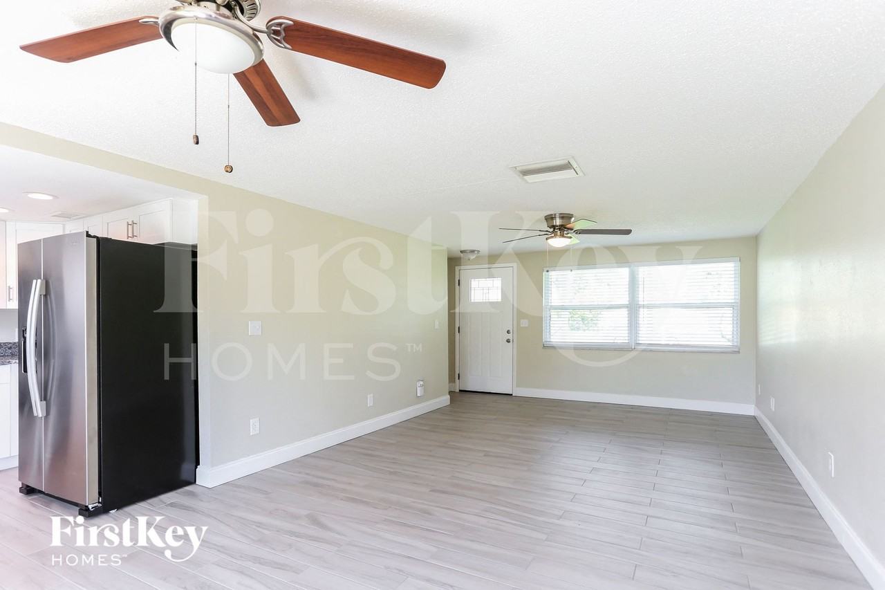 1006 Stonefence Way - Photo 2 of 15