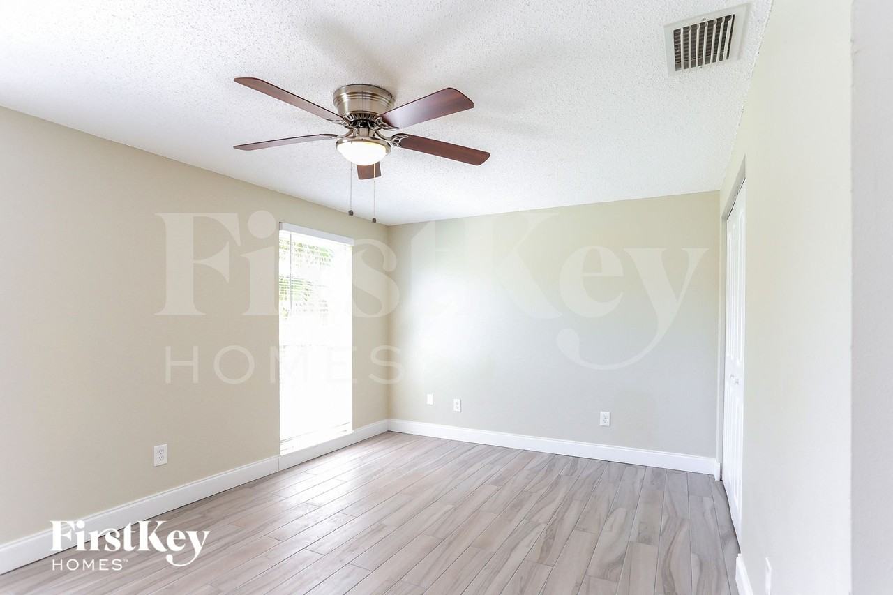 1006 Stonefence Way - Photo 6 of 15