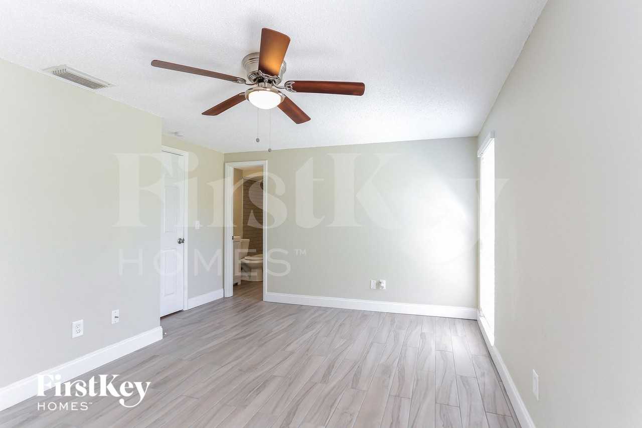 1006 Stonefence Way - Photo 7 of 15