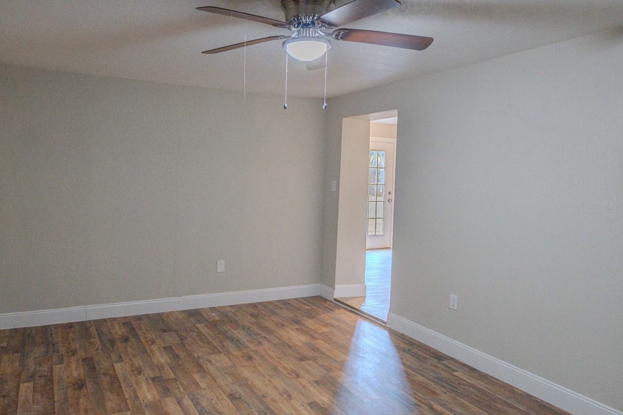 129 W Church St #3 - Photo 6 of 25