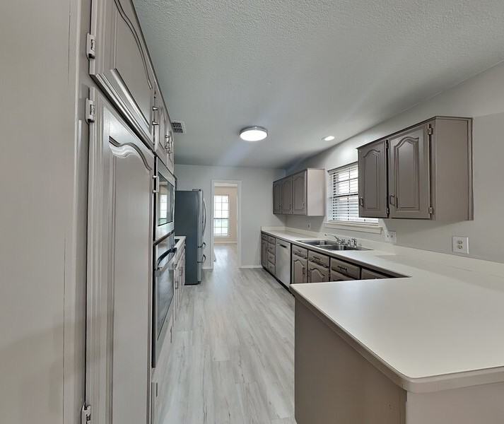 4912 Barberry Dr - Photo 4 of 20