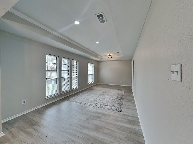 4912 Barberry Dr - Photo 7 of 20