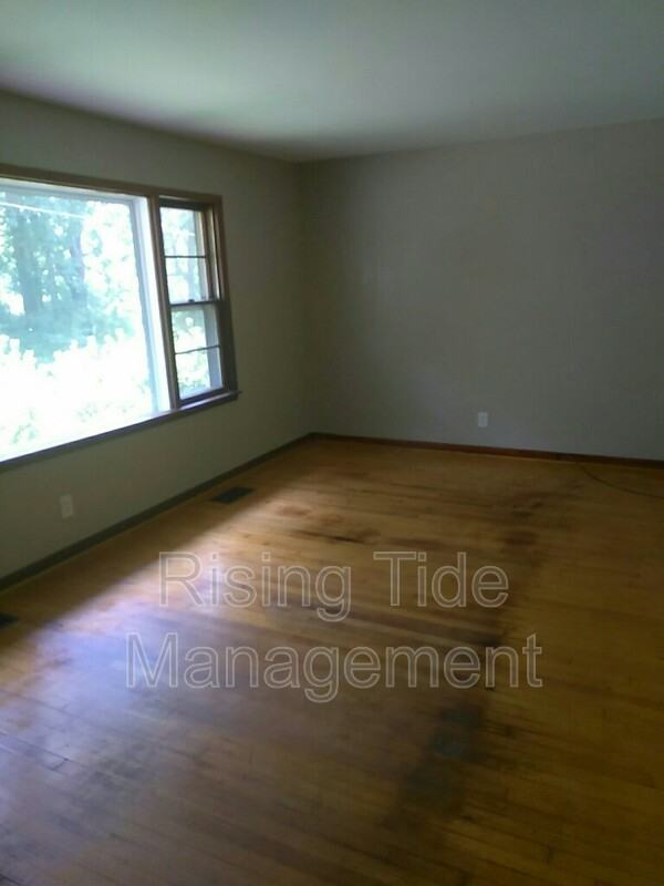 136 Grandview Dr - Photo 3 of 8