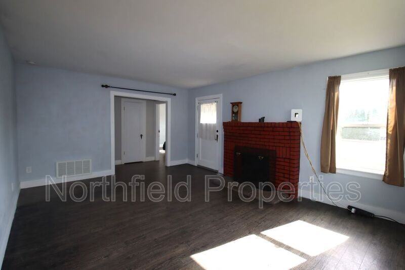 1905 4th St - Photo 2 of 22