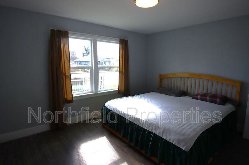 1905 4th St - Photo 4 of 22