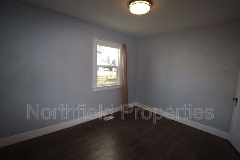 1905 4th St - Photo 7 of 22