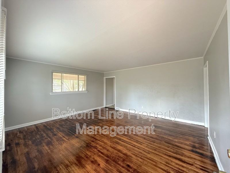 5530 Radford Ave - Photo 3 of 13