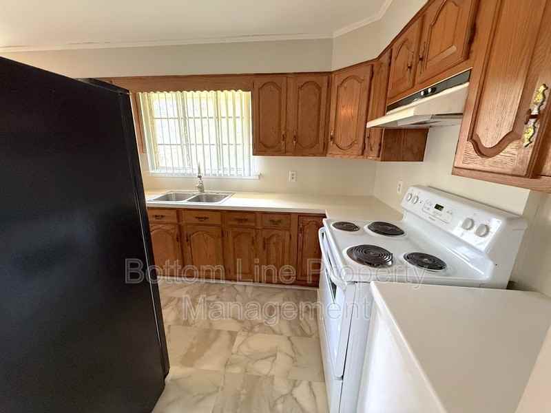 5530 Radford Ave - Photo 4 of 13