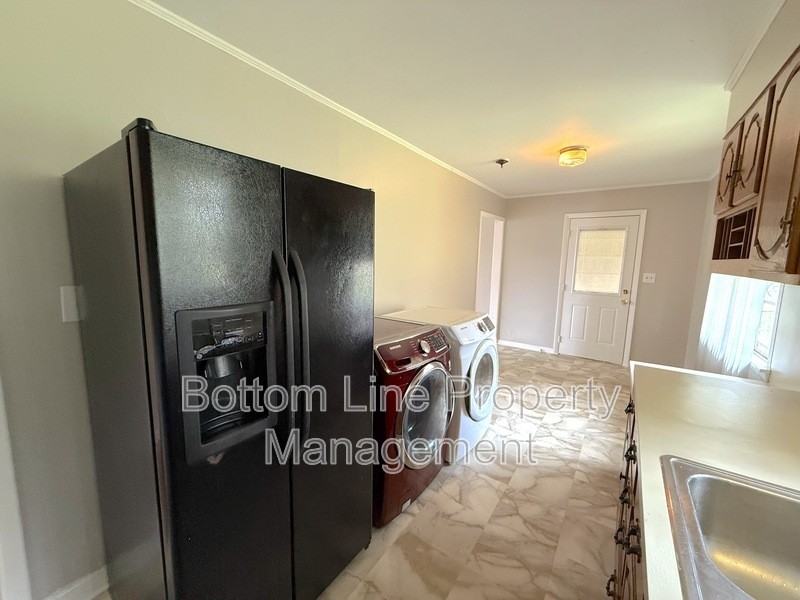 5530 Radford Ave - Photo 5 of 13