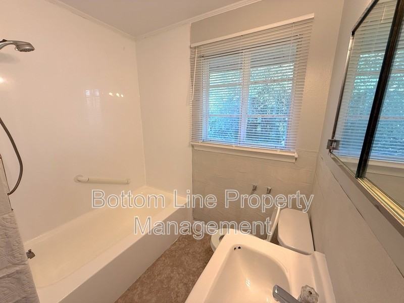 5530 Radford Ave - Photo 7 of 13