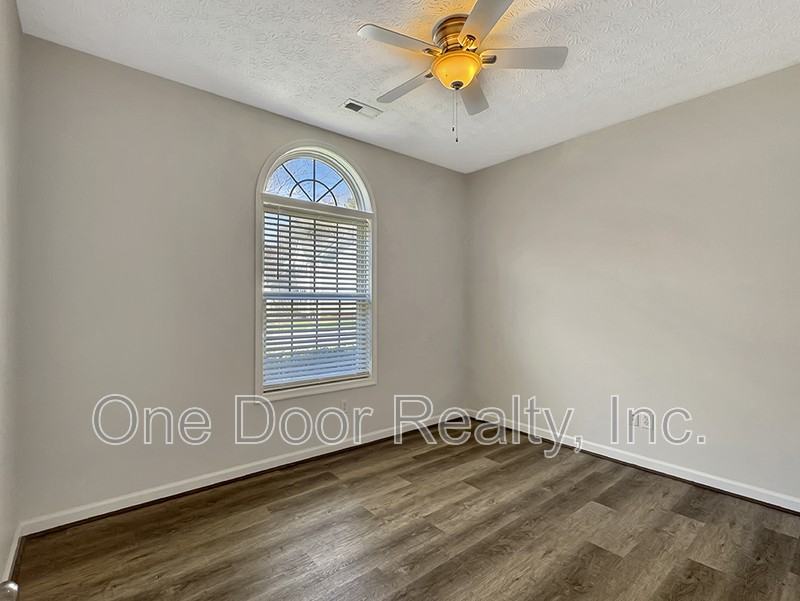 6268 Chelsea Cres - Photo 4 of 28