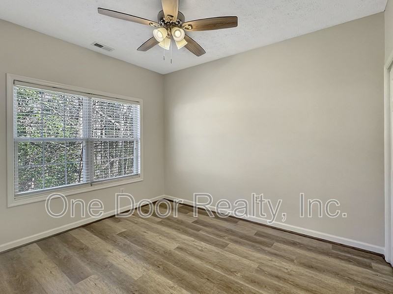 6268 Chelsea Cres - Photo 7 of 28