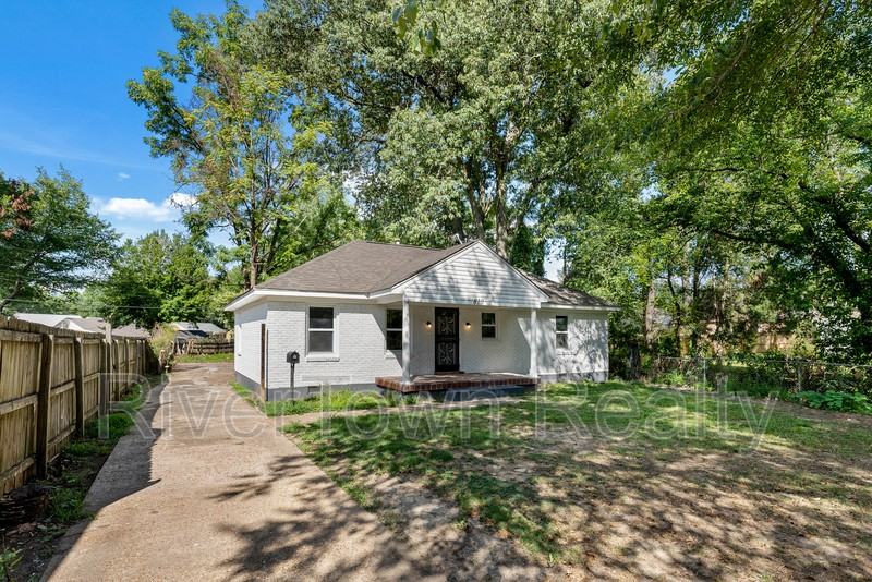 810 Indian Dr - Photo 2 of 26