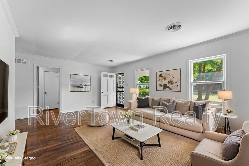 810 Indian Dr - Photo 4 of 26