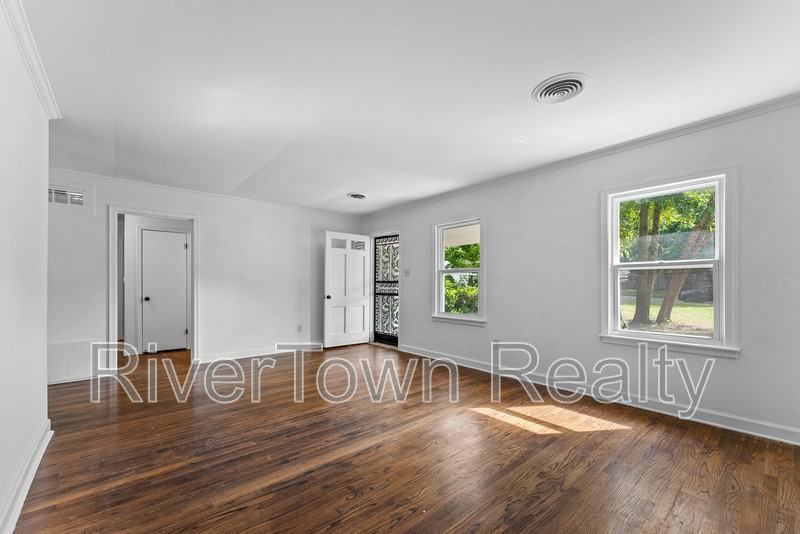 810 Indian Dr - Photo 5 of 26