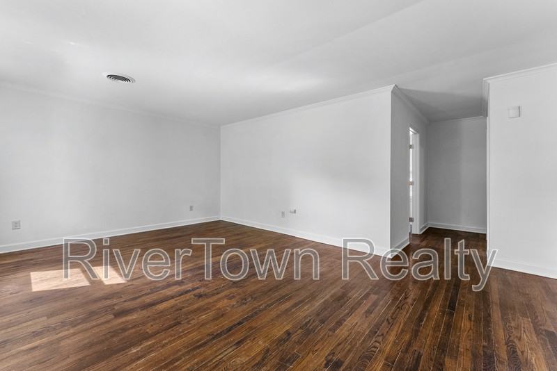 810 Indian Dr - Photo 6 of 26