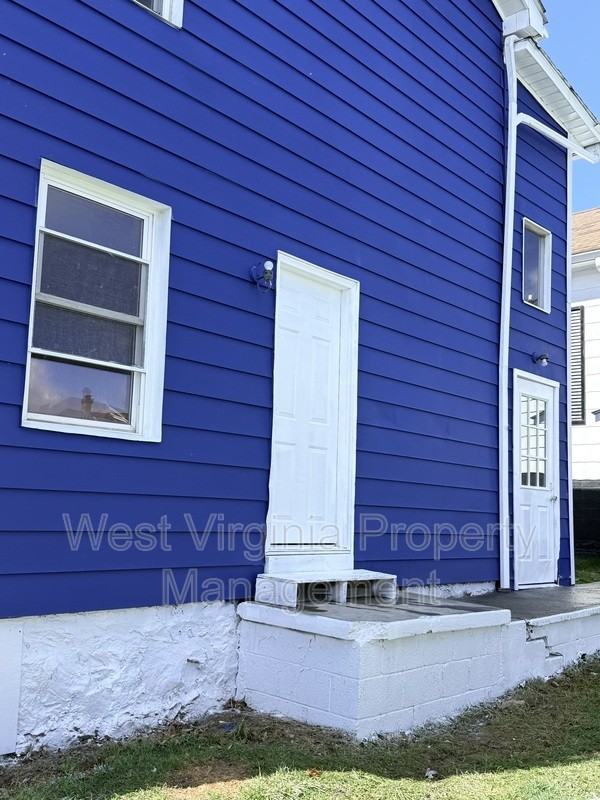 304 N 3rd St - Photo 3 of 10