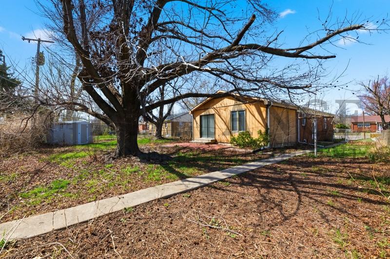 2242 S Ridgewood Dr - Photo 6 of 43