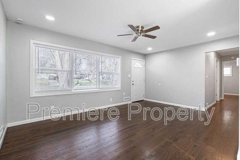 11347 Sycamore Ter - Photo 3 of 17
