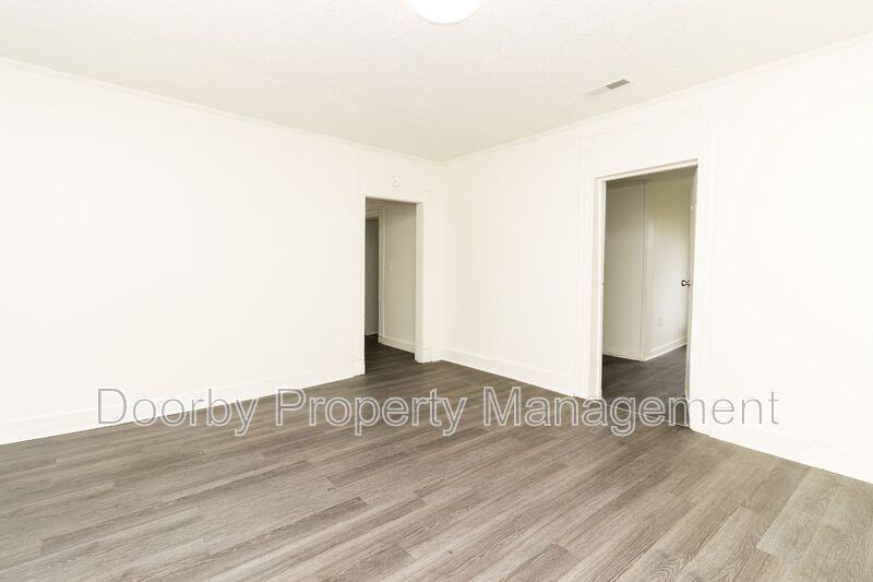 4902 13th Ave - Photo 3 of 18