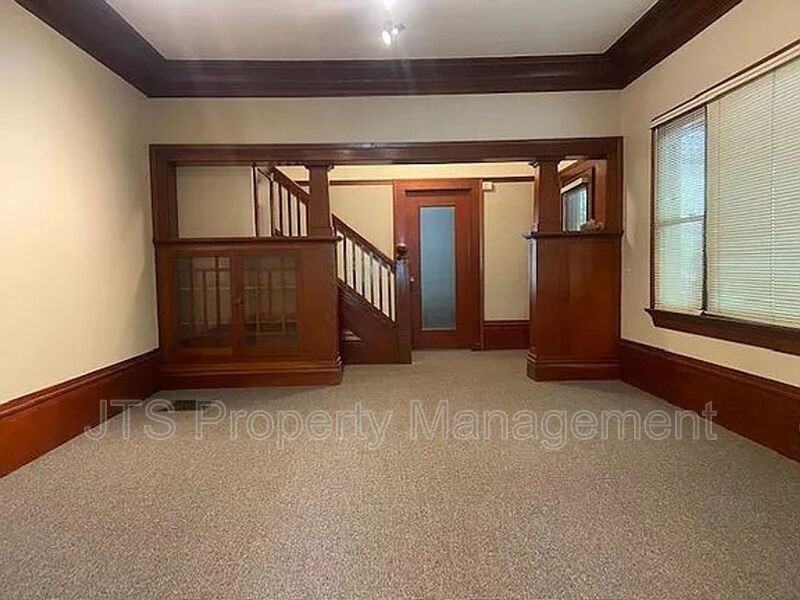 1015 27th St - Photo 3 of 8