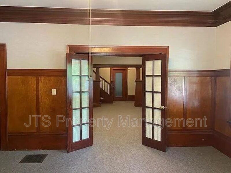 1015 27th St - Photo 6 of 8