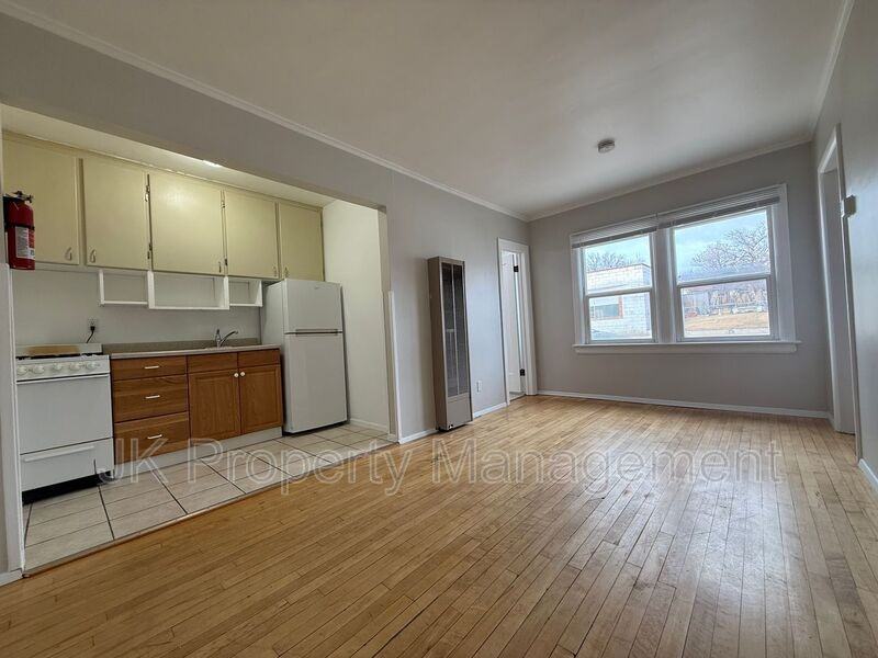 1500 Smelter Ave Ne #7 - Photo 4 of 12