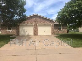 featured image of 1530 N Maybelle St