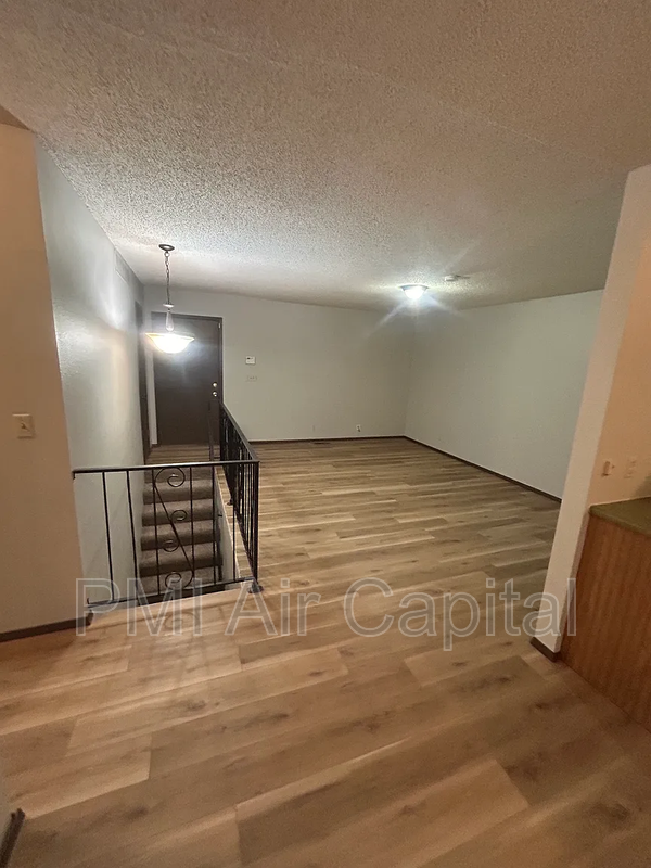 1530 N Maybelle St - Photo 3 of 12