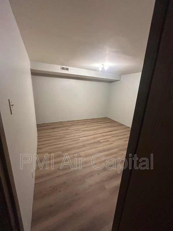 1530 N Maybelle St - Photo 5 of 12